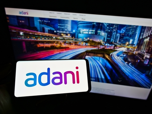 Adani Plans $5bn Equity Raise to Deleverage and Get Larger Investor Base